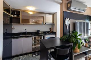 Apto a 10 min da Vila Germânica, dois quartos, salas de estar e jantar, cozinha completa, sacada com churrasqueira, Wi-Fi, Piscina, academia, mercadinho 24 horas e Vaga de garagem - 3