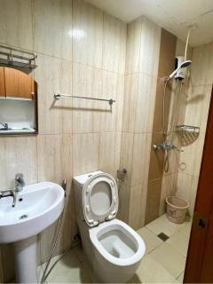 Condo in 8 ADRIATICO for Short-stay near UP Manila St Lukes & US Embassy - Manila - 5