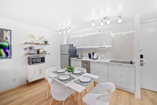 UNIQUE CONDO I Massive Patio I Modern 1BR Banyan I Washer Dryer I Free parking I 5' Beach - 3
