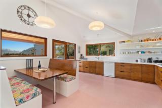 Hāwea Lakehouse - Lake Hāwea Holiday Home - 1