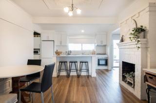 'The Zophey House' A Charming Coastal Cottage - 8