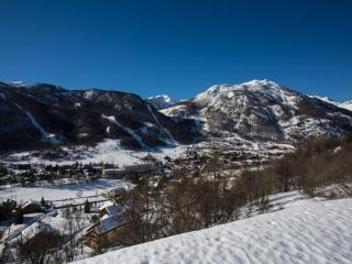 Chalet Luxueux 10 Pers. à Serre Chevalier - Terrasse, Local à Ski, Navette Gratuite - FR-1-762-18 - 2