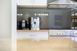 Redgum Treehouse - Outstanding luxury in the heart of wine country and minutes from the beaches - 3