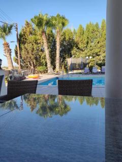 Larnaca Mansion Ideal for 3 Families or more - 3