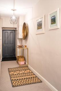 Stunning Basement Flat in Central Location - 1