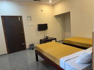 Rt Service Apartments Hotel - Velankanni - 8
