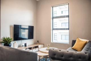 Modern Chic Apartment - 4