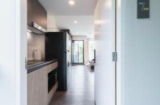 Sathon-Charoen Nakhon Condo - 1