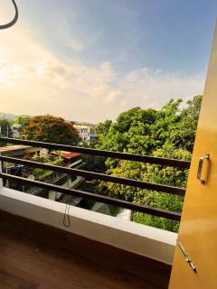 Hillview Rental 2BK with balcony - Guwahati - 2