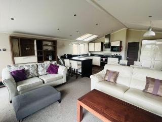 Long Meadow Lodge with Hot Tub - Malton - 5