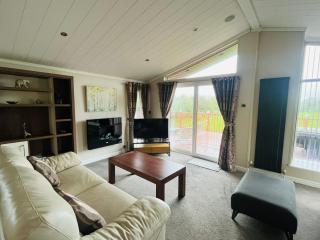 Long Meadow Lodge - 1