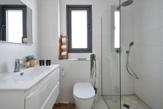 Beachfront Sea View Dream Escape - 3BR with Mamad - Nahariyya - 4