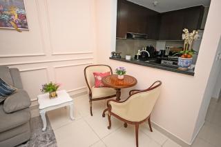 Al Reems Retreat Victorian 1BR Apartment - Abu Dabi - 1