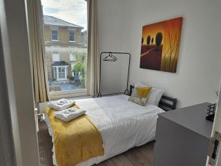 3 Bedroom Apartment in Finsbury Park - London - 0