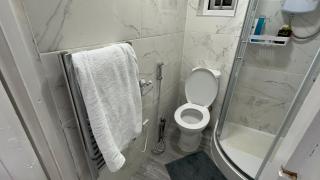 Bright and Spacious Entire One Bedroom Apartment with Living Room and Private Garden - 7