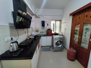 Luxurious 3 BHK premium flat with pool & free parking - 2
