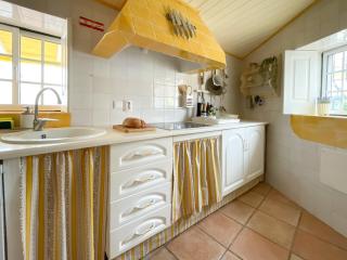 Charming Countryside Home with Fireplace & Patio - Alcoutim - 3