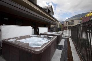 Mountain View Dream on River Trail - Hot Tub, Garage, Lift 7 Ski In Out condo - 2