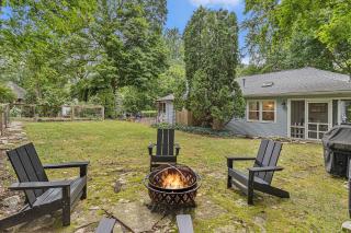 Painted Porch Cottage - 9