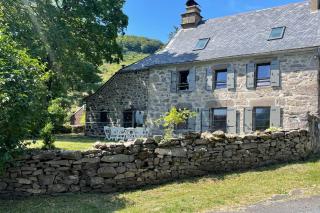 Gîte pour 9 personnes avec jardin à proximité du Puy Mary - Le Claux - 0