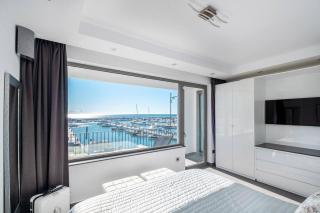Puerto Banus Front Line 2 bedroom apartment - 3