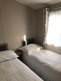 Beach house fun - Walton-on-the-Naze - 2
