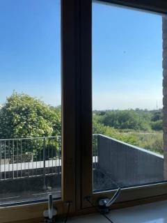 Contemporary Haven: 4-Bed House in Dagenham - 6