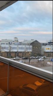 Bel appartement lumineux de 100m2 6 places 3 chambres au 3e étage avec ascenseur -A 5mn à pied du parc des expositions congrès de Dijon et ENG et 10mn du centre ville place Parking devant l'immeuble - Dijon - 5