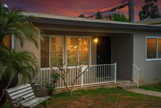Spacious Beach House! Walk to Beach and Pier - Oceanside - 5