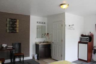Bybee's Steppingstone Motel - 3