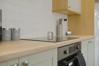 Lovely 2-Bedroom Home in Langley Park, Sleeps 4 - 2