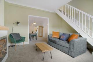 Lovely 2-Bedroom Home in Langley Park, Sleeps 4 - 0