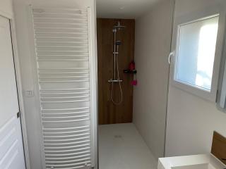 Suite parentale avec salle de bains et toilettes privées - Genas - 1