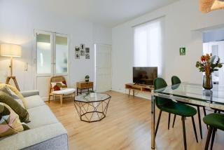 Charming Anton Martin Market - 1