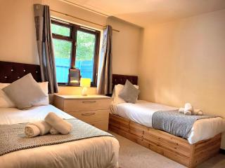PrancingHare Lodge-Woodland Lodges-Pembrokshire - Carmarthen - 3