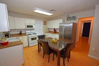 Home Sweet Home - Peace, Love, & Enjoy - Kingsville - 2