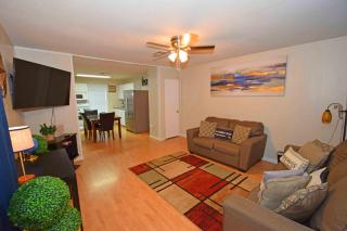 Home Sweet Home - Peace, Love, & Enjoy - Kingsville - 4