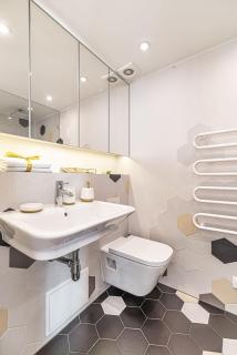 Central Modern Loft with Balcony next to Mariott -600Mbps WiFi - 3