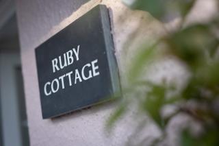 Ruby Cottage - Beachside Cottage with Views - 4