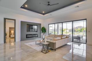 Pool and Outdoor Kitchen Waterfront Cape Coral Home - Cape Coral - 7