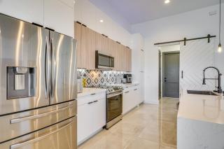 Pool and Outdoor Kitchen Waterfront Cape Coral Home - Cape Coral - 1