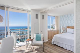 Ilikai Collection # 12. Corner Oceanfront Condo - Honolulu - 9