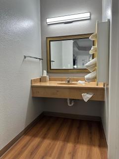 Motel 6 Alvarado TX - 5