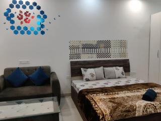 The Forest Stays-Luxury Studio Apartment In Noida - Noida - 3
