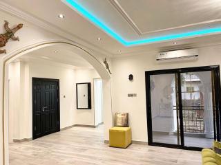 2 Bed Apartment Sleeps 4 - Jacuzzi Parking Wifi - 1