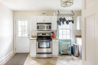 Waterfront Home With Boat Dock & Study - Weems - 1