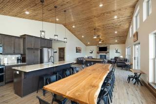 Spacious Rustic Elm Lodge - Branson - 9