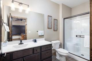 Spacious Rustic Elm Lodge - Branson - 2
