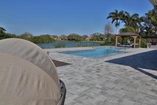 Lakefront Getaway in Sunny Florida with Heated Pool - Sarasota - 2