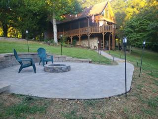 Smoky Mountain Cabin - HOT TUB - Fire Pit - Murphy - 3
